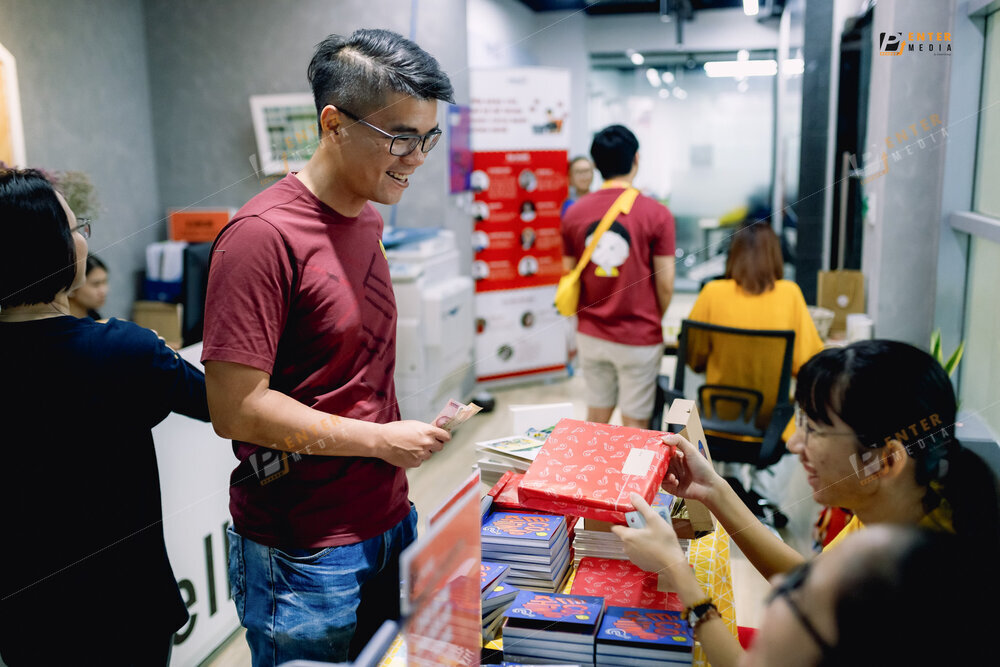 enter-media-chup-anh-su-kien-ra-mat-sach-cho-nha-xuat-ban-du-but-036