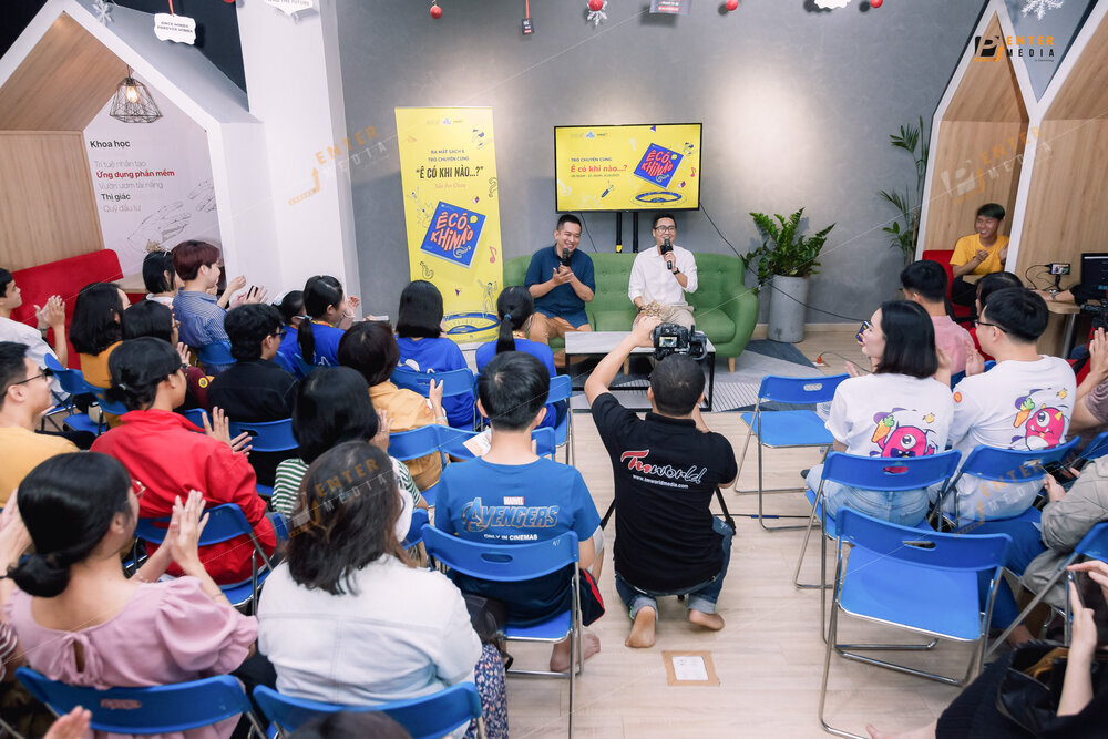 enter-media-chup-anh-su-kien-ra-mat-sach-cho-nha-xuat-ban-du-but-038