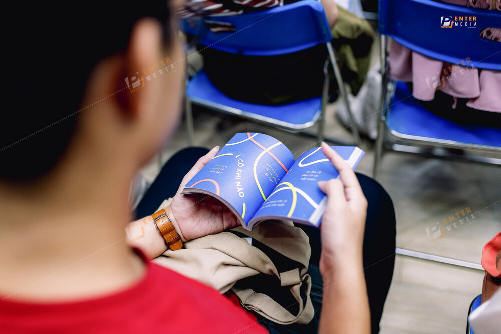 enter-media-chup-anh-su-kien-ra-mat-sach-cho-nha-xuat-ban-du-but-040