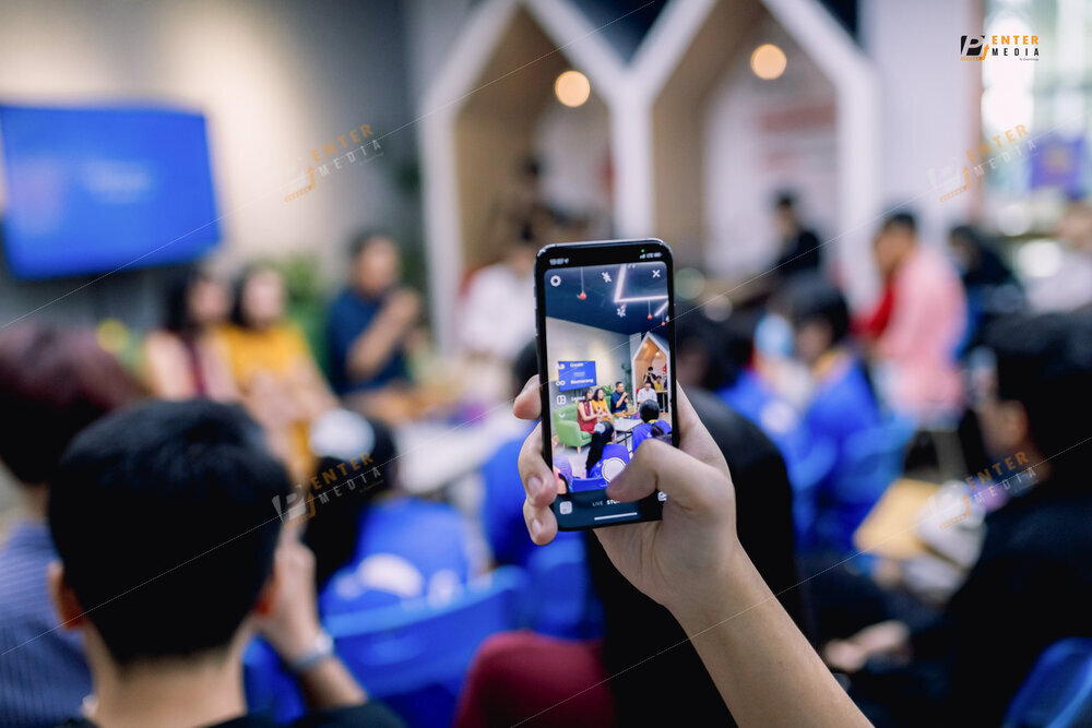 enter-media-chup-anh-su-kien-ra-mat-sach-cho-nha-xuat-ban-du-but-044