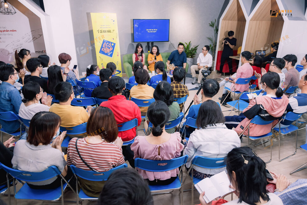 enter-media-chup-anh-su-kien-ra-mat-sach-cho-nha-xuat-ban-du-but-045