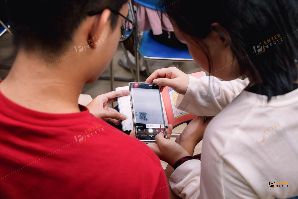 enter-media-chup-anh-su-kien-ra-mat-sach-cho-nha-xuat-ban-du-but-047