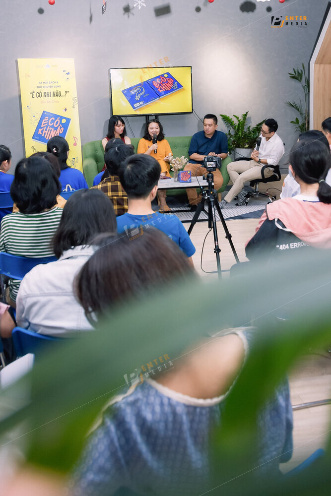 enter-media-chup-anh-su-kien-ra-mat-sach-cho-nha-xuat-ban-du-but-048