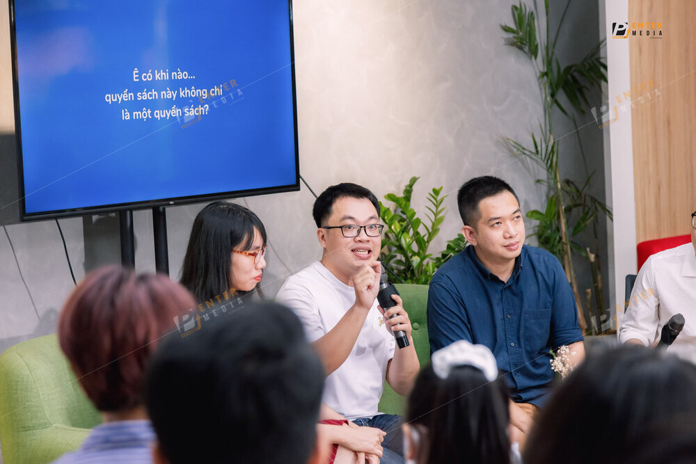 enter-media-chup-anh-su-kien-ra-mat-sach-cho-nha-xuat-ban-du-but-051