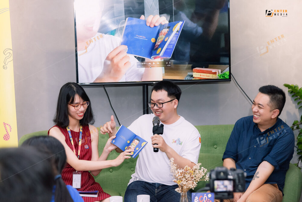 enter-media-chup-anh-su-kien-ra-mat-sach-cho-nha-xuat-ban-du-but-054