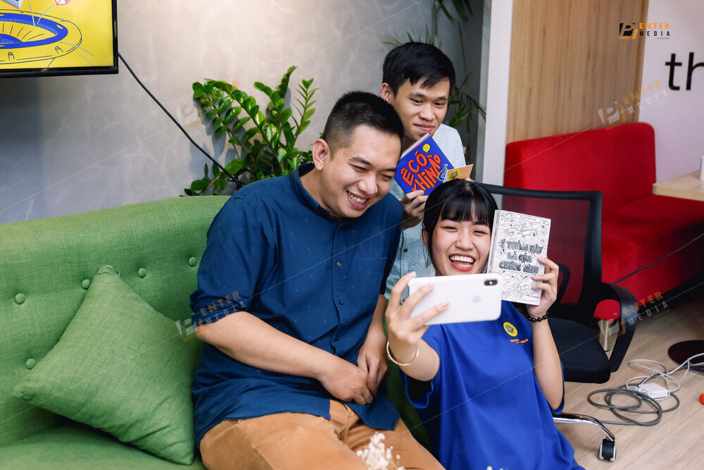 enter-media-chup-anh-su-kien-ra-mat-sach-cho-nha-xuat-ban-du-but-061
