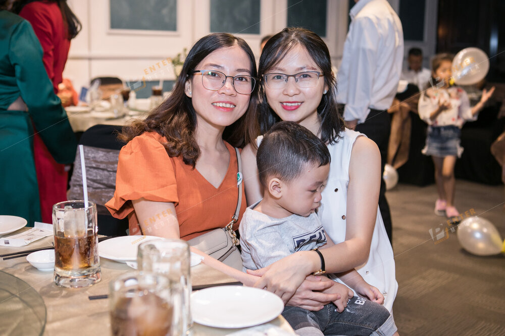 enter-media-chup-anh-tiec-tat-nien-cho-cong-ty-landscape-015