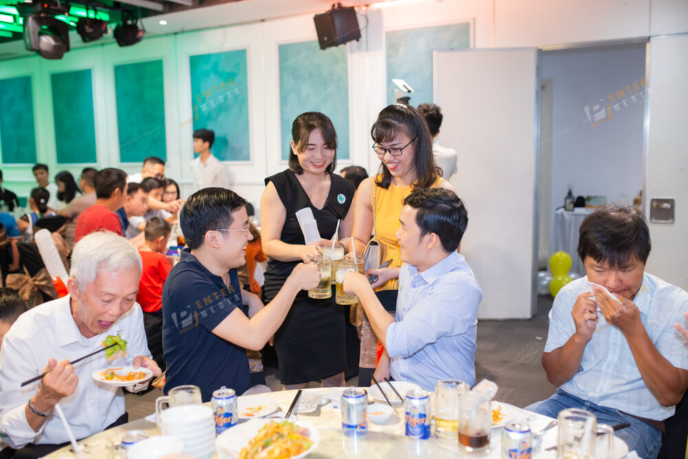 enter-media-chup-anh-tiec-tat-nien-cho-cong-ty-landscape-042