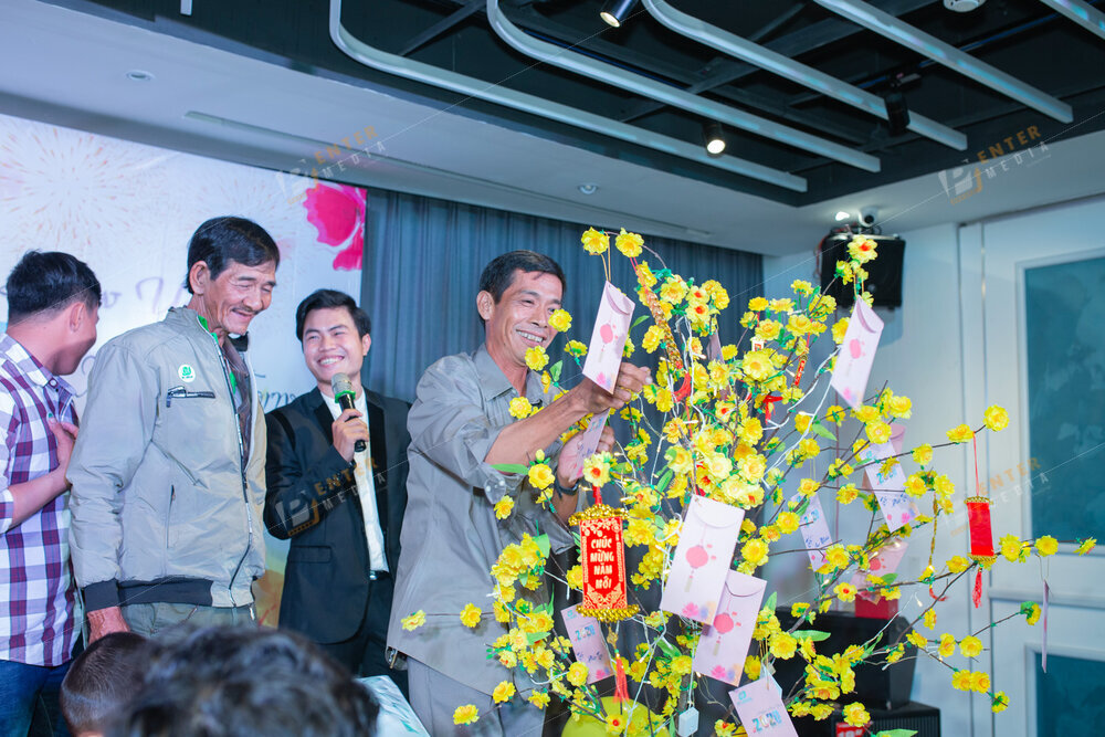 enter-media-chup-anh-tiec-tat-nien-cho-cong-ty-landscape-049