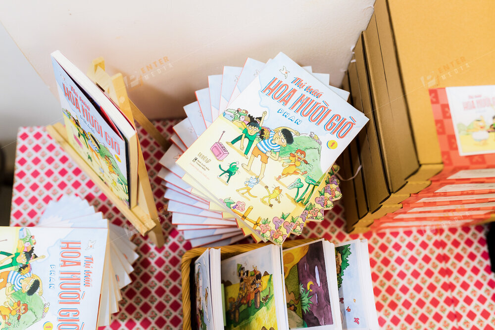 enter-media-chup-anh-trien-lam-showcase-thi-tran-hoa-muoi-gio-cho-nxb-du-but-024