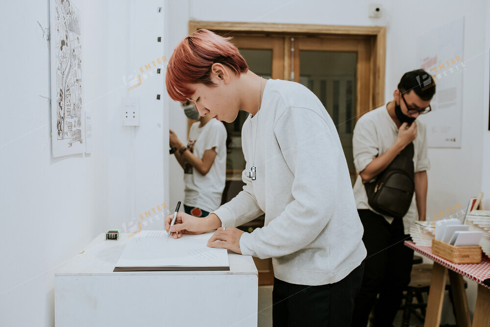 enter-media-chup-anh-trien-lam-showcase-thi-tran-hoa-muoi-gio-cho-nxb-du-but-035