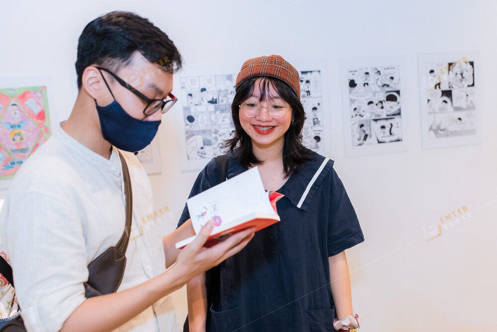 enter-media-chup-anh-trien-lam-showcase-thi-tran-hoa-muoi-gio-cho-nxb-du-but-042