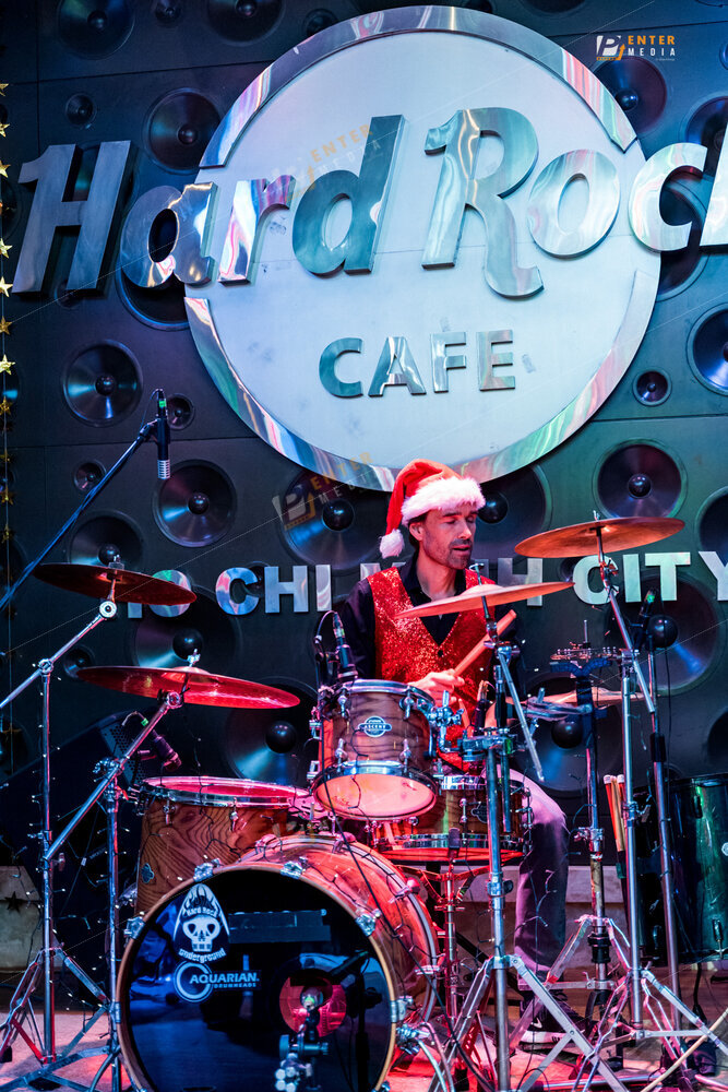 enter-media-chup-hinh-event-giang-sinh-cho-Hard-Rock-Cafe-005