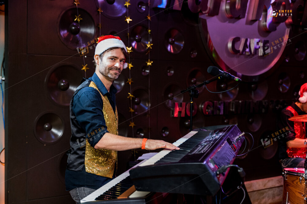 enter-media-chup-hinh-event-giang-sinh-cho-Hard-Rock-Cafe-006