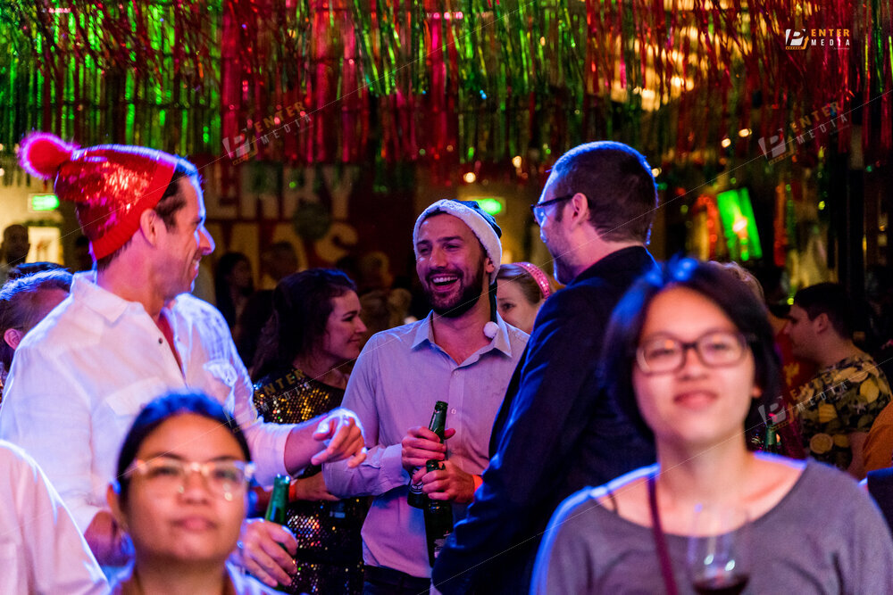 enter-media-chup-hinh-event-giang-sinh-cho-Hard-Rock-Cafe-016