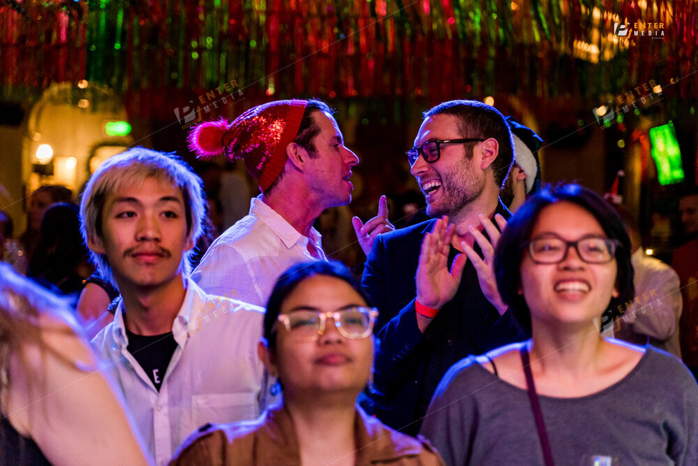 enter-media-chup-hinh-event-giang-sinh-cho-Hard-Rock-Cafe-017