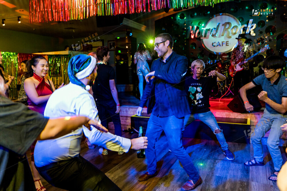 enter-media-chup-hinh-event-giang-sinh-cho-Hard-Rock-Cafe-021