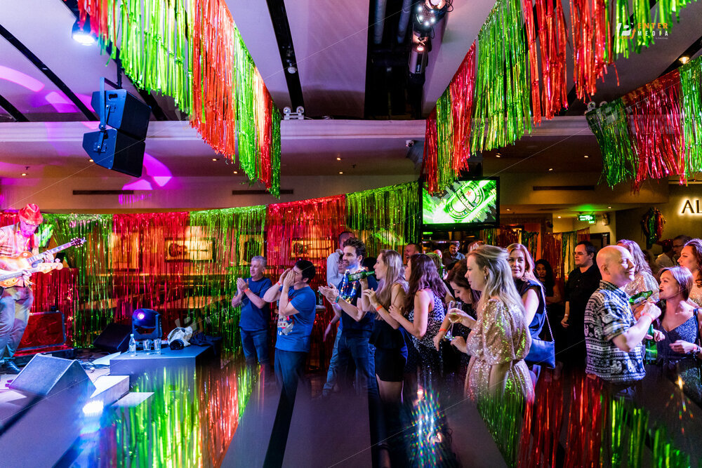 Enter Media chụp hình event giáng sinh tại Hard Rock Cafe