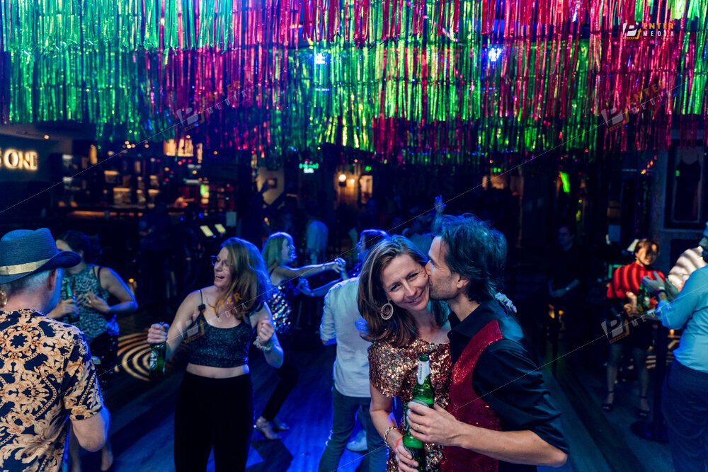 enter-media-chup-hinh-event-giang-sinh-cho-Hard-Rock-Cafe-039