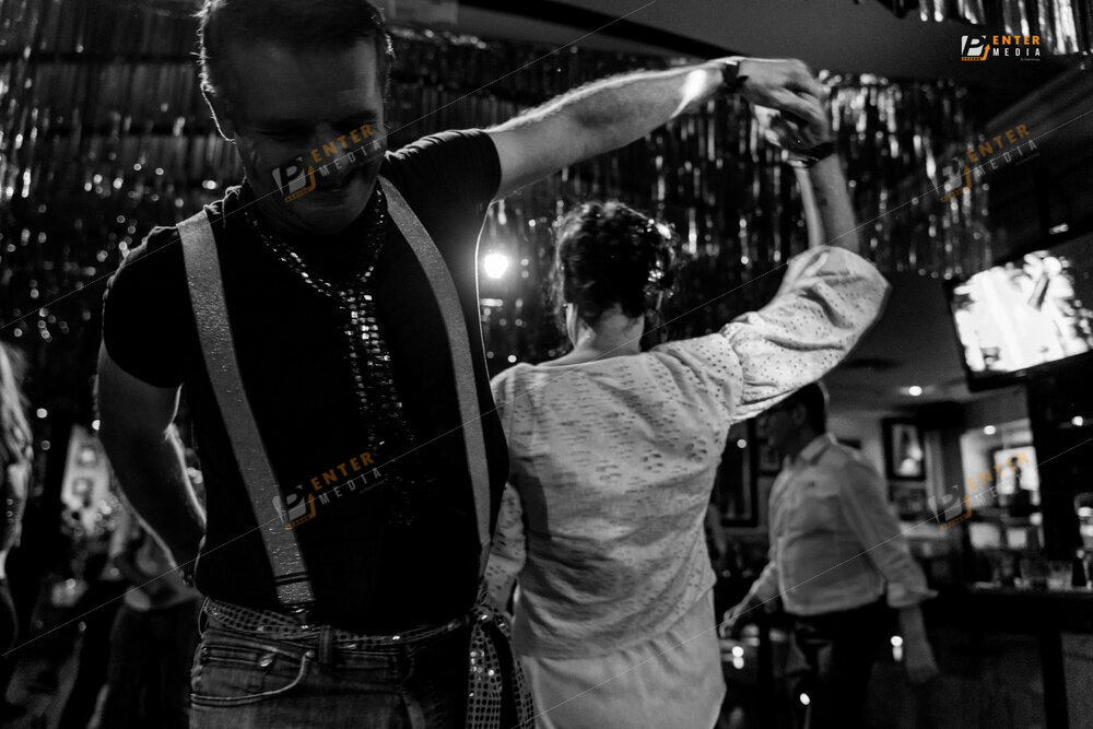 enter-media-chup-hinh-event-giang-sinh-cho-Hard-Rock-Cafe-042