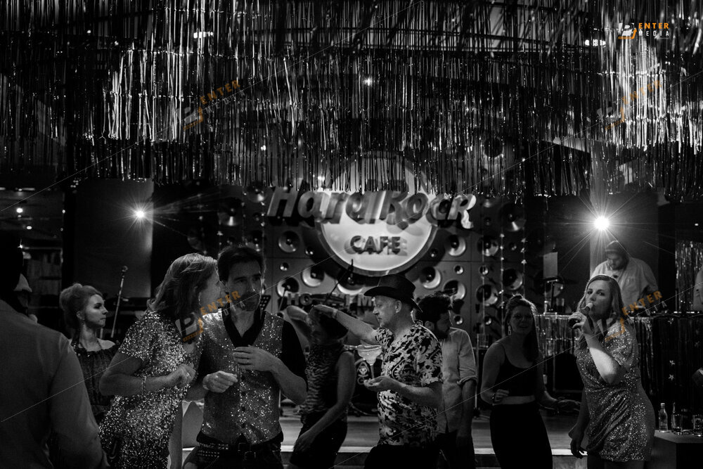 enter-media-chup-hinh-event-giang-sinh-cho-Hard-Rock-Cafe-043