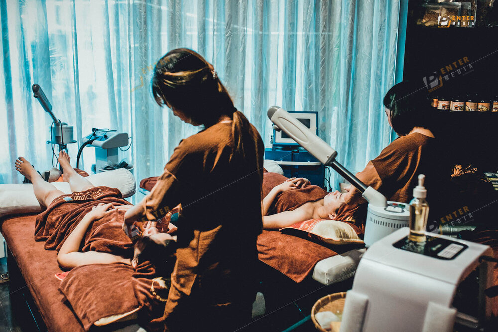 Khách hàng trải nghiệm dịch vụ tại NatuQueen cơ sở bệnh viện quốc tế CIH