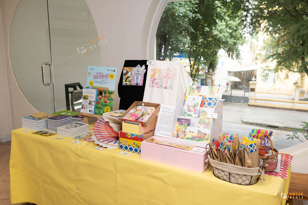 enter-media-cung-cap-dich-vu-chup-anh-su-kien-ra-mat-sach-thi-tran-hoa-muoi-gio-001