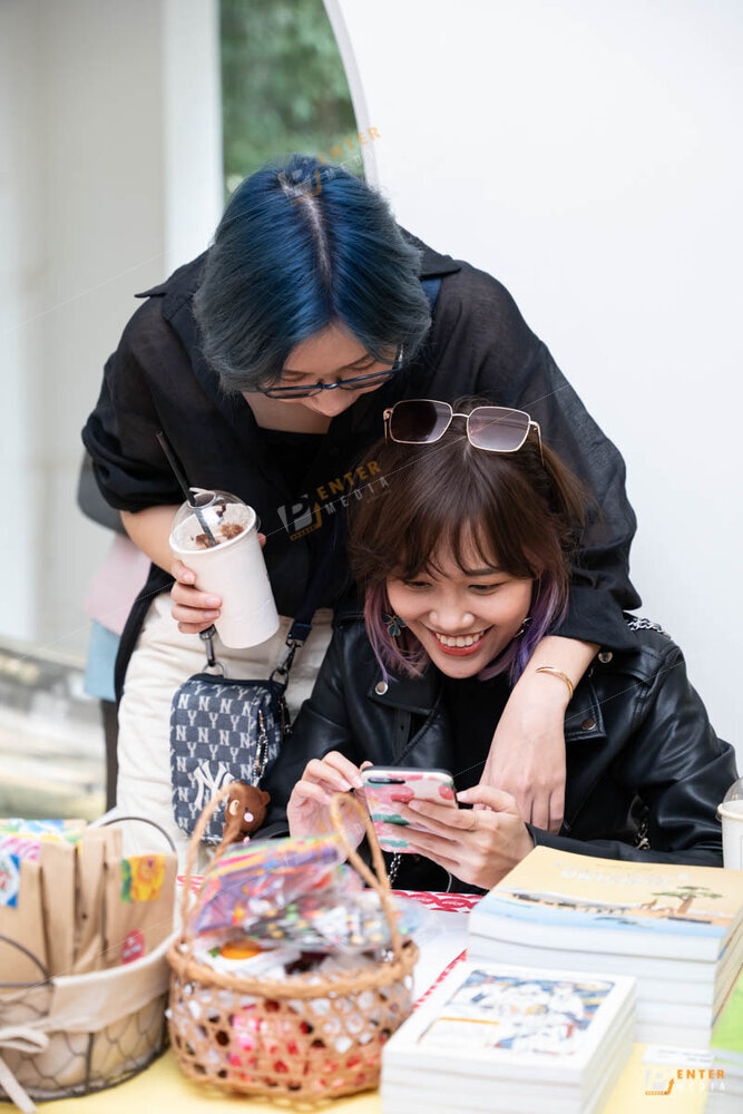 enter-media-cung-cap-dich-vu-chup-anh-su-kien-ra-mat-sach-thi-tran-hoa-muoi-gio-010