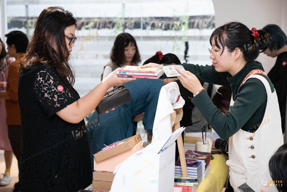 enter-media-cung-cap-dich-vu-chup-anh-su-kien-ra-mat-sach-thi-tran-hoa-muoi-gio-016