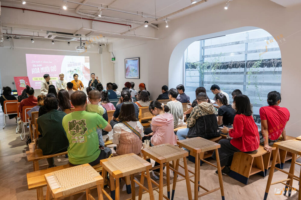 Enter Media cung cấp dịch vụ chụp ảnh sự kiện ra mắt sách cho NXB Du Bút