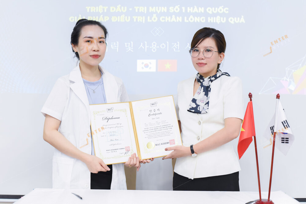 Hình ảnh ký kết bàn giao công nghệ tại buổi hội thảo đào tạo và setup spa chuẩn Hàn Quốc của Minkorea