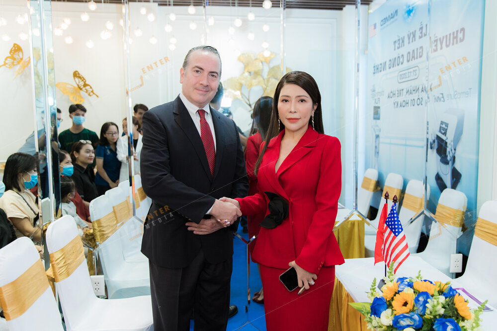 enter-media-quay-chup-su-kien-le-ky-ket-chuyen-giao-cong-nghe-la-beauty-clinic-012