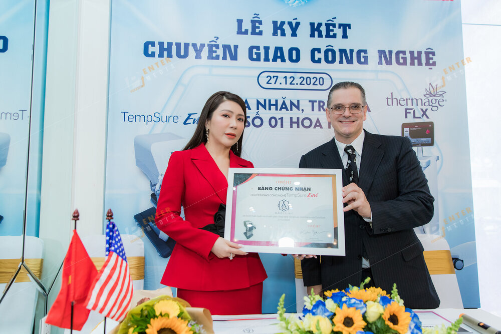 enter-media-quay-chup-su-kien-le-ky-ket-chuyen-giao-cong-nghe-la-beauty-clinic-022