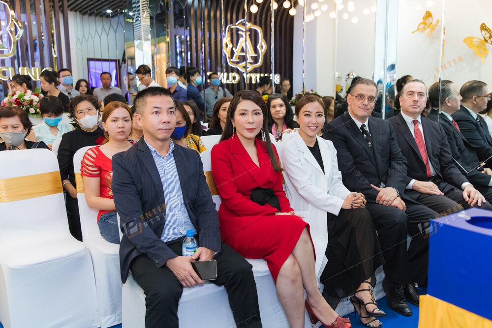 enter-media-quay-chup-su-kien-le-ky-ket-chuyen-giao-cong-nghe-la-beauty-clinic-036