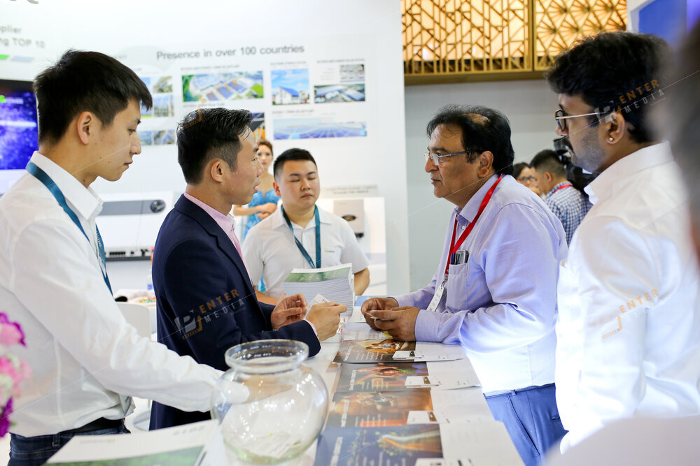 Khách tham dự triển lãm The Solar Show 2019