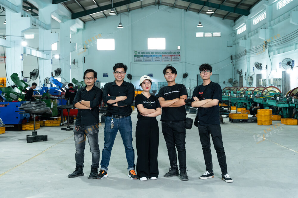 Ekip Enter Media tác nghiệp tại xưởng sản xuất linh kiện lắp ráp công ty Bolt Việt Nam
