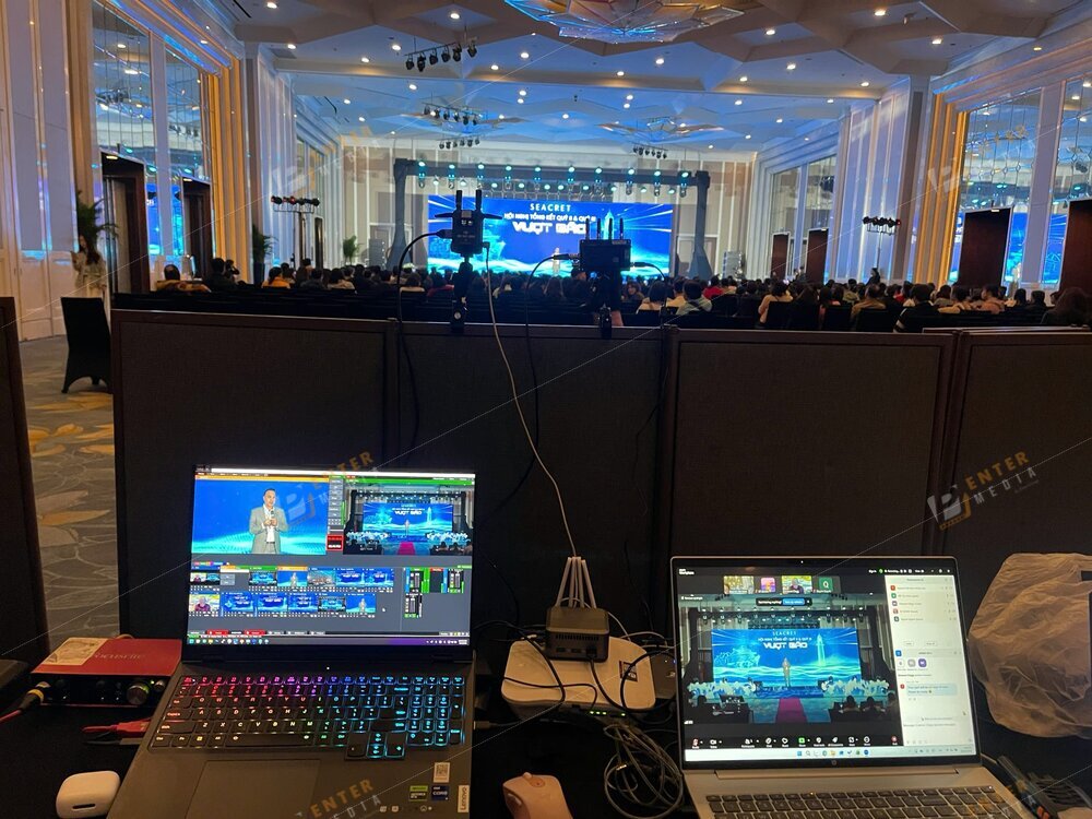 Ảnh hậu trường livestream tại sự kiện Seacret 2025