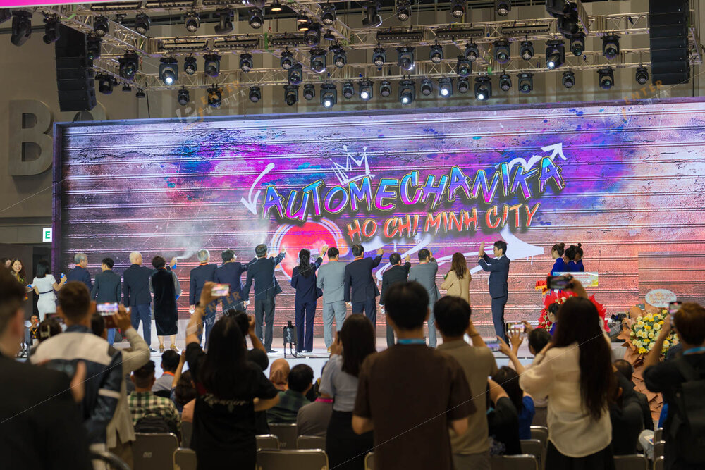 enter-chup-anh-su-kien-hoi-cho-trien-lam-gian-hang-royal-super-tai-trien-lam-automechanika-hcm-001-017