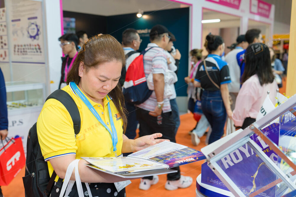 enter-chup-anh-su-kien-hoi-cho-trien-lam-gian-hang-royal-super-tai-trien-lam-automechanika-hcm-001-027