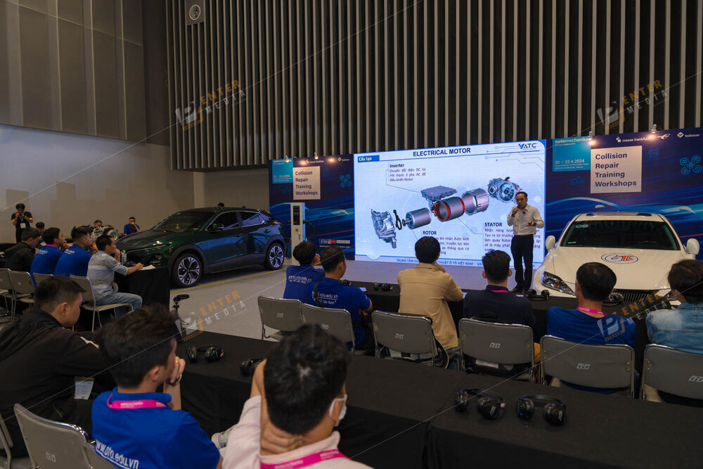 enter-chup-anh-su-kien-hoi-cho-trien-lam-gian-hang-royal-super-tai-trien-lam-automechanika-hcm-001-038