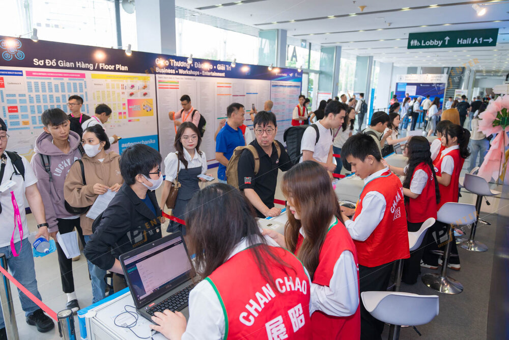 enter-chup-anh-su-kien-hoi-cho-trien-lam-gian-hang-royal-super-tai-trien-lam-automechanika-hcm-001-061