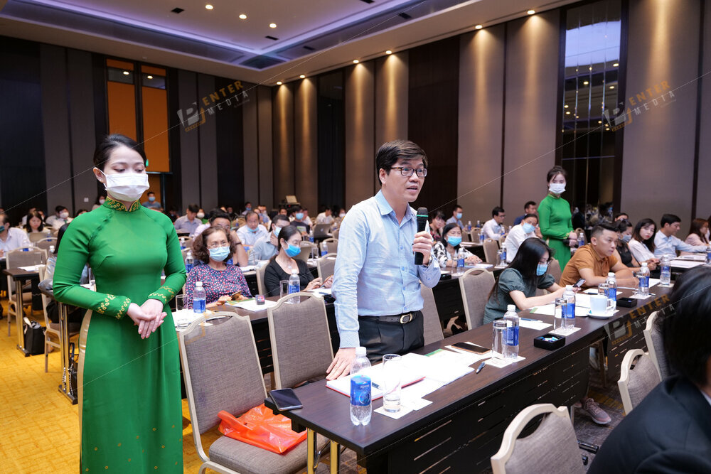 Cổ đông phát biểu trong đại hội