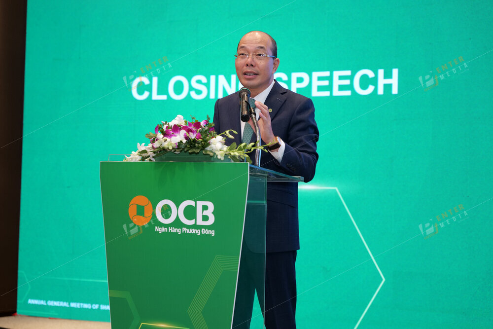 Chủ tịch ngân hàng OCB phát biểu trong buổi hội nghị đại hội cổ đông