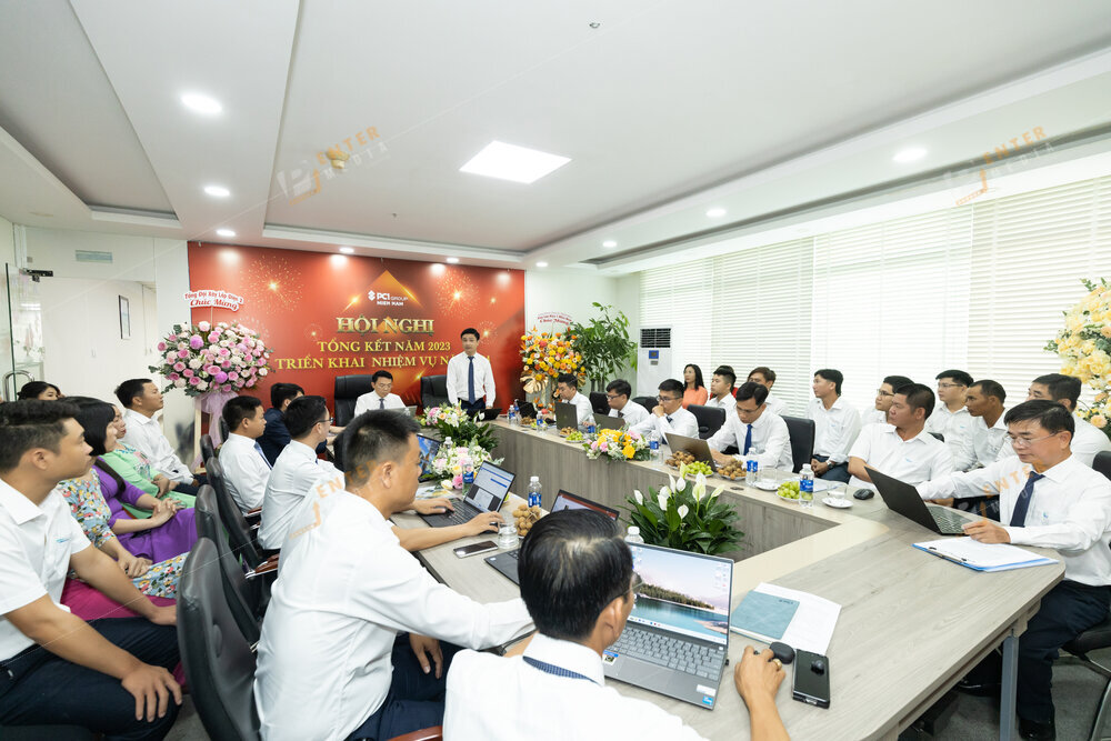 enter-media-chup-anh-su-kien-hoi-nghi-tong-ket-nam-2023-trien-khai-ke-hoach-2024-cua-pc1group-mien-nam-008