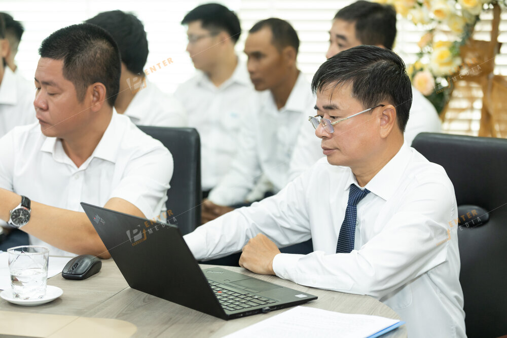 enter-media-chup-anh-su-kien-hoi-nghi-tong-ket-nam-2023-trien-khai-ke-hoach-2024-cua-pc1group-mien-nam-010