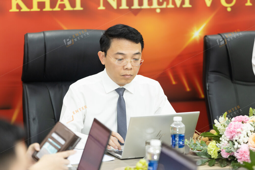 enter-media-chup-anh-su-kien-hoi-nghi-tong-ket-nam-2023-trien-khai-ke-hoach-2024-cua-pc1group-mien-nam-011