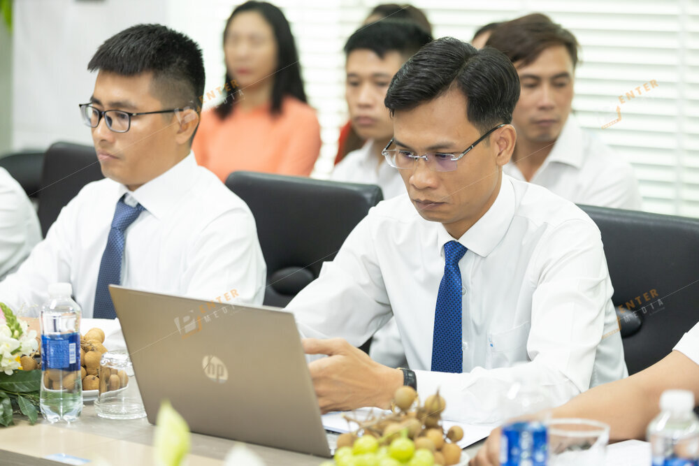 enter-media-chup-anh-su-kien-hoi-nghi-tong-ket-nam-2023-trien-khai-ke-hoach-2024-cua-pc1group-mien-nam-012