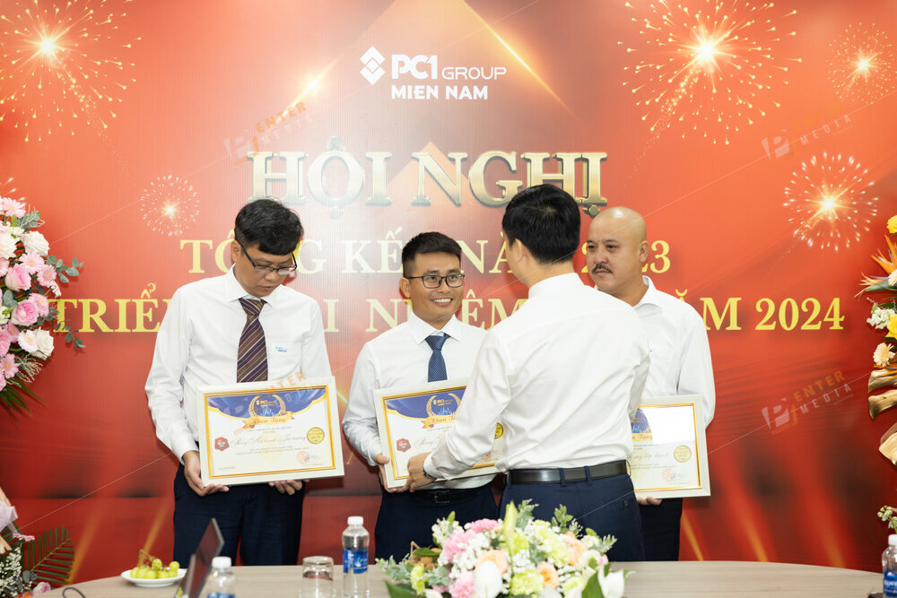 enter-media-chup-anh-su-kien-hoi-nghi-tong-ket-nam-2023-trien-khai-ke-hoach-2024-cua-pc1group-mien-nam-023