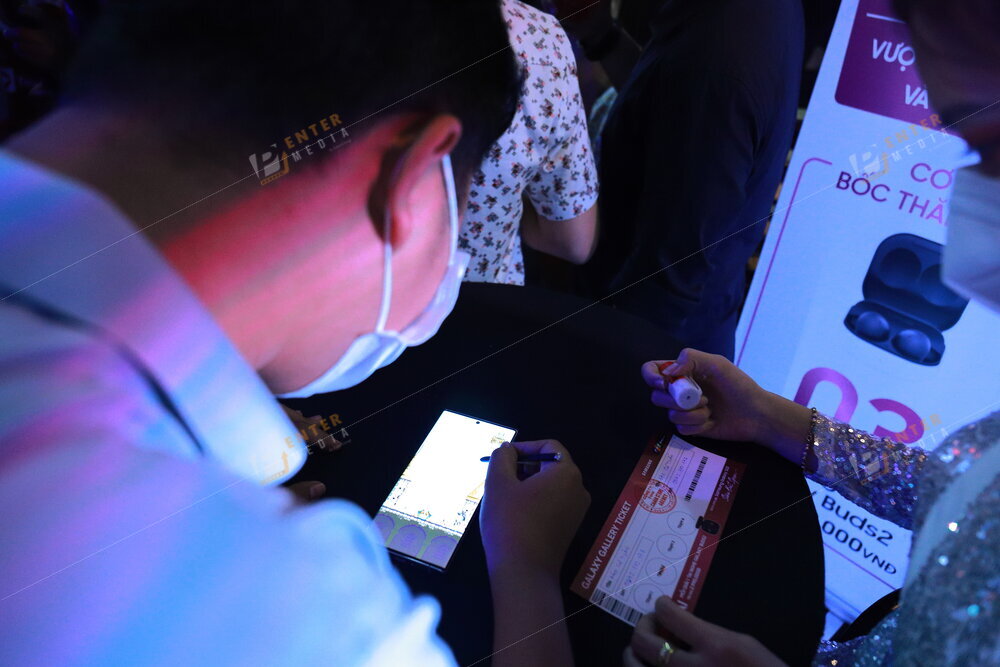 enter-media-chup-anh-su-kien-ra-mat-san-pham-galaxy-s22-010