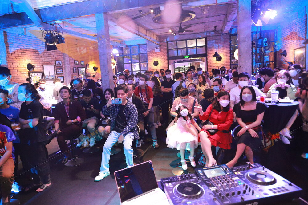 Fan Samsung tham gia sự kiện ra mắt sản phẩm mới Samsung Galaxy S22